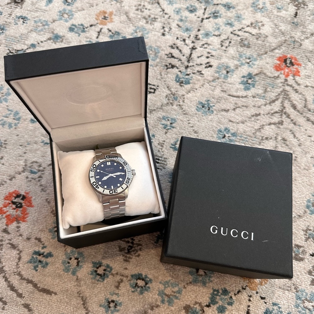 Gucci watch (men) new